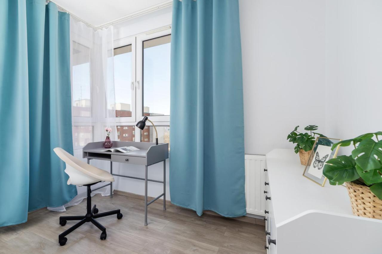 Avia Apartment Three Bedroom Two Balcony Ac & Parking By Noclegi Renters Cracóvia Exterior foto
